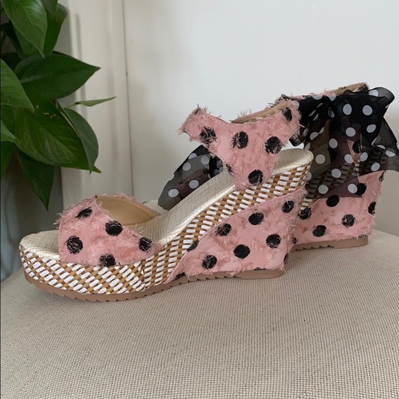 Scarpi’s SIZE 7 ONLY Pink w/Polka Dot Sash Sandals - Picture 7 of 10